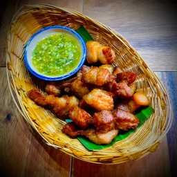 หมูสามชั้นทอดทอดน้ำปลา(Fried Pork Belly with Fish Sauce)