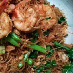 เส้นหมี่ผัดซีอิ๊วกุ้ง
