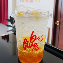 b five café
