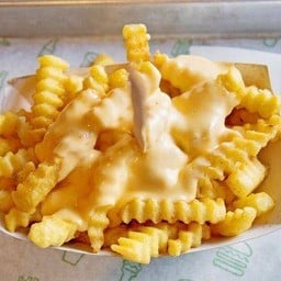 [อร่อยซ่ากับโค้ก] หยักใหญ่ราดซอสชีส +  โค้ก ออริจินัล (กระป๋อง)