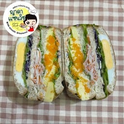 แซนวิช กล่อง ใส้ ไข่นึ่ง ปูอัด ไข่หวาน