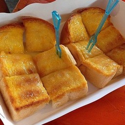 ขนมปังปิ้งเนย 2 แผ่น