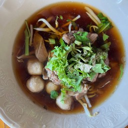 ก๋วยเตี๋ยวหมูตุ๋น พิเศษ