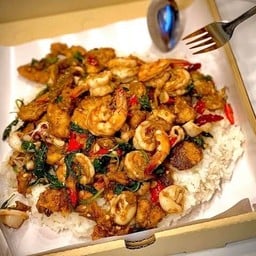 กะเพราหลังบ้าน-เสนานิคม