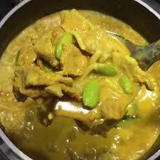 แกงกะทิหมูกับหน่อเหรียง