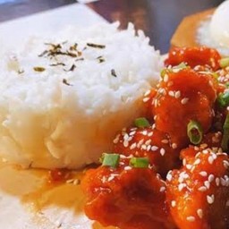 ข้าวหน้าไก่ราดซอสเกาหลี