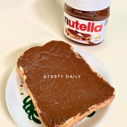 ขนมปังปิ้งเนย + นูเทลล่า