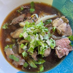 ก๋วยเตี๋ยวเนื้อ พิเศษ