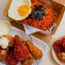 FRIDAY CHIC ไก่ทอดเกาหลี ต๊อกบกกี