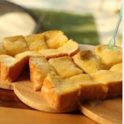 ขนมปังปิ้งเนยน้ำตาล 2 แผ่น