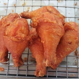 น้องหลุ๋ ไก่ทอดหาดใหญ่ หน้าเซเว่น วัดทุ่งเศรษฐี
