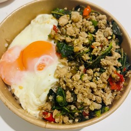 ข้าวกะเพราหมูสับ+ไข่ดาว 2 ฟอง