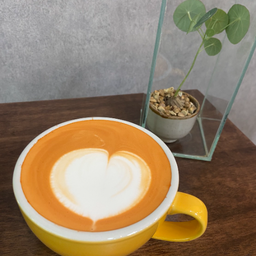 ชาไทยลาเต้ร้อน