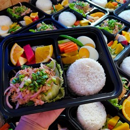 เซตลาบหมูสับ ผักลวก ไข้ต้ม ผลไม้รวม