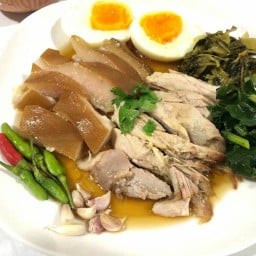 ข้าวขาหมู อร่อยดี