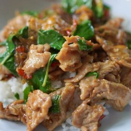 ข้าวกระเพราหมูชิ้น