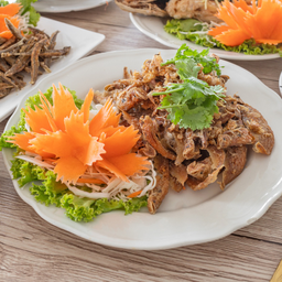 ข้าวปลาเนื้ออ่อนทอดกระเทียม