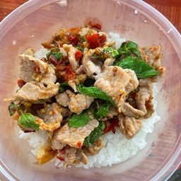 กะเพราหมูชิ้น