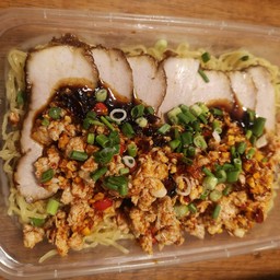 บะหมี่หมูแดงต้มยำพิเศษหมูสับ