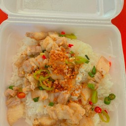 ข้าวหมูสามชั้นคั้วพริกเกลือ