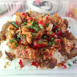 หมูกรอบคั่วพริกเกลือ