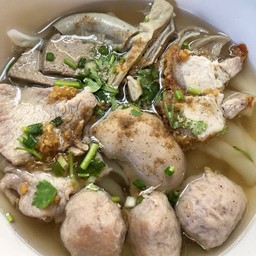 ก๋วยจั๊บ พิเศษ