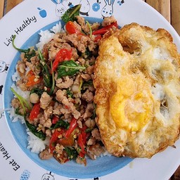 [อร่อยซ่ากับโค้ก] ข้าวกระเพราหมูสับ+ไข่ดาว +  โค้ก ออริจินัล (กระป๋อง) 