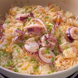 ข้าวผัดหมึก