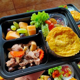 เซตหมูผัดเห็ดรวม พริกน้ำปลารสเด็ด ผลไม้รวม