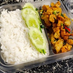 ข้าวไก่กรอบคั่วพริกเกลือ