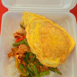 ข้าวพริกแกงหมู-ไข่เจียว