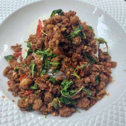 กะเพราเนื้อสับราดข้าว