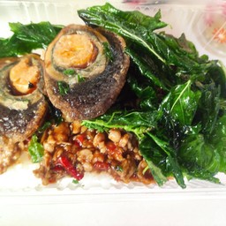 กะเพราไข่เยี่ยวม้า