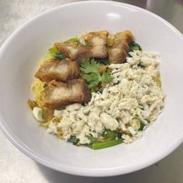 บะหมี่น้ำ-ปู-หมูกรอบ พิเศษ