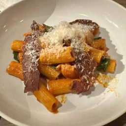 ริกาโตนี่อาราเบียตต้ากับเบคอน