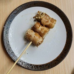 เบคอนพันเห็ดเข็มทอง