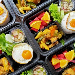 ผัดฉ่าปลานิล ไข่ดาว พริกน้ำปลาทำเอง ผลไม้