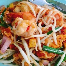 เกาเหลาผัดไทใส่กุ้งสดปลาหมึก