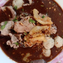 เจ๊แอม  ก๋วยเตี๋ยวหมู ก๋วยจั๊บกระดูกหมู ตลาดบ้านดู่