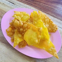 ร้านก๋วยเตี๋ยวไก่มะระสวนหลวง(ติดกับร้านน้ำเต้าหู้จี้มนสวนหลวง)