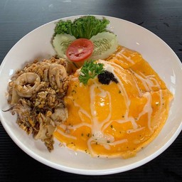 ข้าวไข่ข้นชีสหมึกกระเทียม