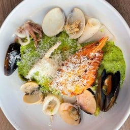 เรจิเนตเต้เพสโต้ซีฟู้ด