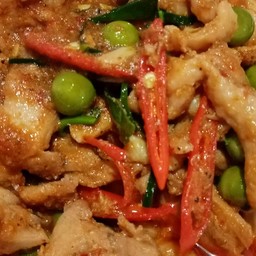 กะเพราบ้านแตก ครัวในบ้าน (แม่อั๋น)