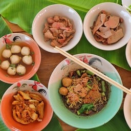 ก๋วยเตี๋ยวเรือ ป.ประทีป ตลาดปัฐวิกรณ์ Boat Noodles Por Prathep Pattawikorn Market