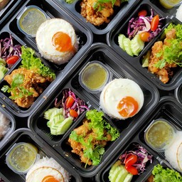 เซตหมูทอดกระเทียมกรอบ ซีฟู้ด ผลไม้รวม