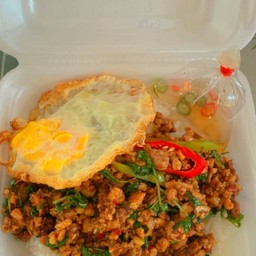 กระเพราหมูสับ-ไข่ดาว