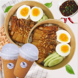 แพคคู่สุดคุ้มข้าวหน้าหมูสามชั้นทอดน้ำปลา + น้ำ2แก้ว