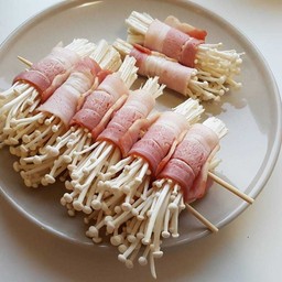 เบคอนพันเห็ดเข็มทอง