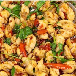 กะเพราไก่ชิ้นพริกขี้หนู(กับข้าว)