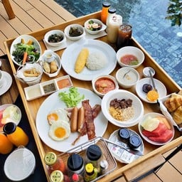 floating breakfast 